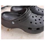 Crocs Size 9 Shoes