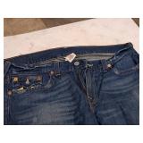 True Religion Size 38 Men