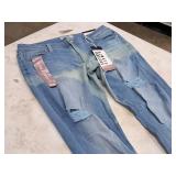 Almost Famous Mid Rise Roll Cuff Size 11 Women