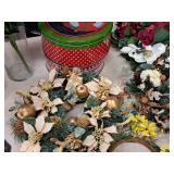 Lot of (15+) Christmas Décor (assorted)