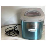 Frigidaire Ice Maker (plastic still on it)