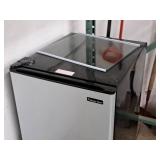 Master Chef 52.7-lbs Mini Refrigerator HMR440SE