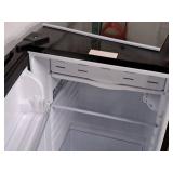 Master Chef 52.7-lbs Mini Refrigerator HMR440SE