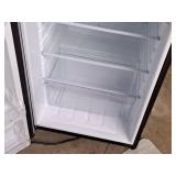 Master Chef 52.7-lbs Mini Refrigerator HMR440SE