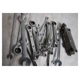 Assorted Collection of Wrenches - 20 Piece Set