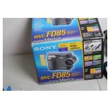 Sony MVC-FD85 Digital Mavica Camera with Carry Case and Box