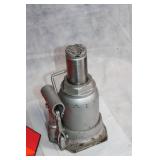 Heavy Duty Hydraulic Bottle Jack with Safety Triangle and Tail Lights Set