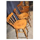 Set of 4 Wooden Bar Stools with Spindle Backrest