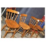 Set of 4 Wooden Bar Stools with Spindle Backrest
