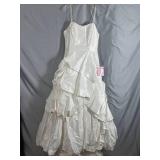 Impressions Designer Wedding Dress - Size 14 - $770 price tag