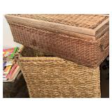 Set of 2 Wicker Baskets with Wooden Lids