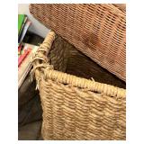 Set of 2 Wicker Baskets with Wooden Lids