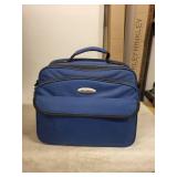 ResMed S8 Elite CPAP Machine with HumidAire 3i and Accessories in Carrying Case