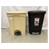 Lot of 2 Rubbermaid Trash Cans – Varying Styles! Durable, Easy-to-Clean All-Plastic Design – Perfect for Offices, Clinics, or High-Traffic Areas!