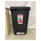 Lot of 2 Rubbermaid Trash Cans – Varying Styles! Durable, Easy-to-Clean All-Plastic Design – Perfect for Offices, Clinics, or High-Traffic Areas!