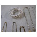 (CNTR) Assorted Fashion Jewelry - N...