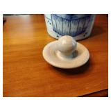 Salmon Falls Stoneware 1998 crock with lid, Blueberry Basket design 8 ½” T