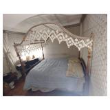 Four-Poster Early American Maple Wood full size bed