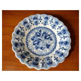 Makkum wall plates two-11 ½” diam, 8” diam., 6 ½” diam., Delft Ginger Jar 11”t, lamp w/ shade