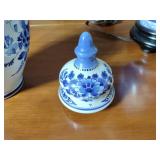 Makkum wall plates two-11 ½” diam, 8” diam., 6 ½” diam., Delft Ginger Jar 11”t, lamp w/ shade