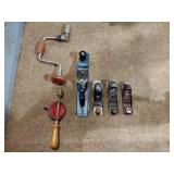 4 antique block planes, 2 hand drills, 2 levels