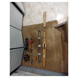 4 antique block planes, 2 hand drills, 2 levels