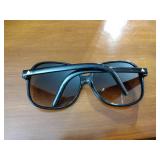 4 pairs of sunglasses, 1 eye glasses