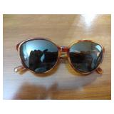 4 pairs of sunglasses, 1 eye glasses