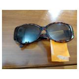 4 pairs of sunglasses, 1 eye glasses