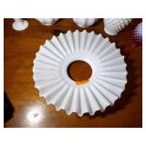 6 Fenton pieces: 5 vases and 1 shade