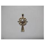 14K gold necklace pendant with large pearl. Marked Vior Italy. 12 grams