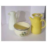Sweet yellow Pitcher w/ lid and met...