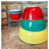 Vintage 1940s Set of 4 Four Pyrex Primary Color Nesting Bowls plus Extra Bowl