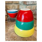 Vintage 1940s Set of 4 Four Pyrex Primary Color Nesting Bowls plus Extra Bowl