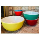 Vintage 1940s Set of 4 Four Pyrex Primary Color Nesting Bowls plus Extra Bowl