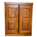 Absolutely Stunning Vintage Bar Cabinet (Mini Bar)