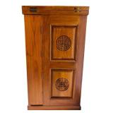 Absolutely Stunning Vintage Bar Cabinet (Mini Bar)