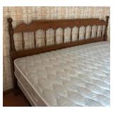 Ethan Allen Heirloom Nutmeg Maple Colonial Early American King Bed