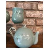 Elegant Korean Handmade Celado Cups with Inlaid Crane Motif and Celadon Set of Round Shaped Tea Pot with Inlaid Crane and Cloud and Bowl