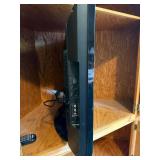 Insignia NS-L32Q-10A 32-Inch LCD TV with Remote