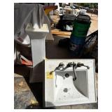 Pedestal Sink with Faucet Fixtures