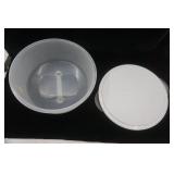 Sterilite Cake Server w/Cover