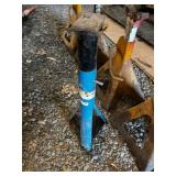 Set of 4 Heavy Duty Jack Stands and 1 Adjustable Jack