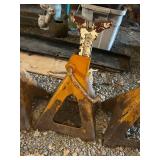 Set of 4 Heavy Duty Jack Stands and 1 Adjustable Jack