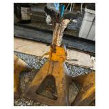 Set of 4 Heavy Duty Jack Stands and 1 Adjustable Jack