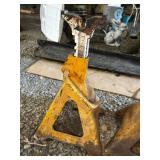 Set of 4 Heavy Duty Jack Stands and 1 Adjustable Jack