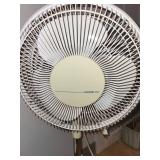 Set of 2 Holmes Fans and ROSEKM KC-KM13T Humidifier