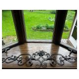 Decorative Metal Scroll Wall Shelf with Floral Photo Frame