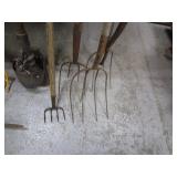 Extendable Post Auger, Pick Axe & Misc Hand Tools