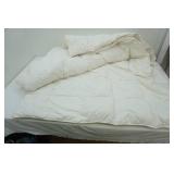 Down Comforter. Approx 8